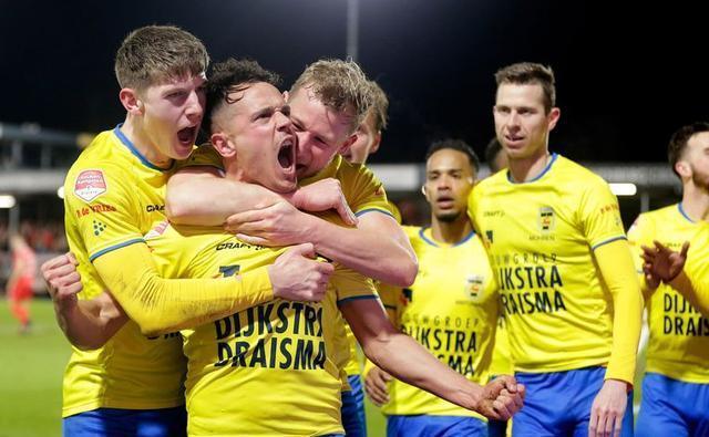 并在进攻端 并在进攻端