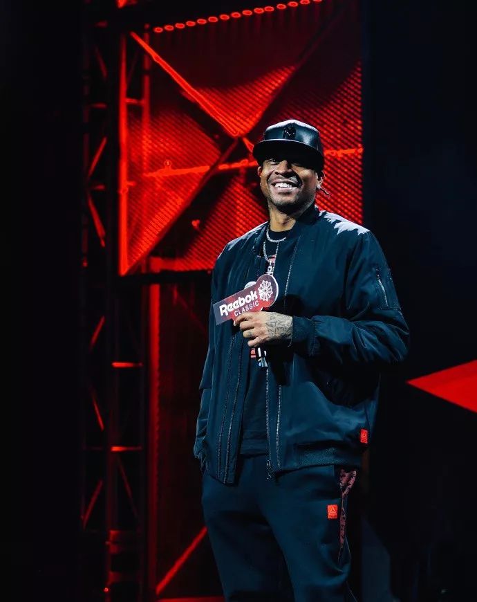 一张机舱靠 一张机舱靠